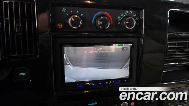 GMC Savana 2020 — photo 16