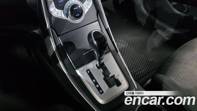 Hyundai AVANTE 2011 — photo 9