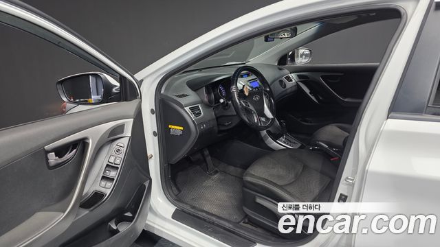 Hyundai AVANTE 2011 — photo 10