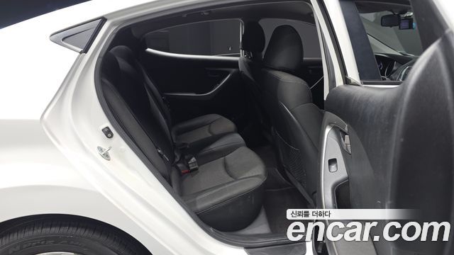 Hyundai AVANTE 2011 — photo 13