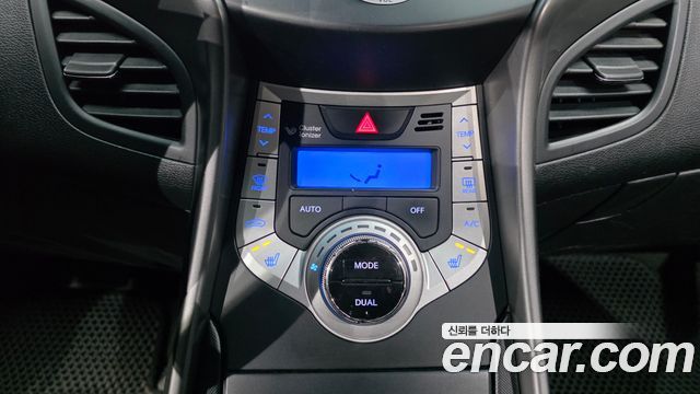 Hyundai AVANTE 2011 — photo 19