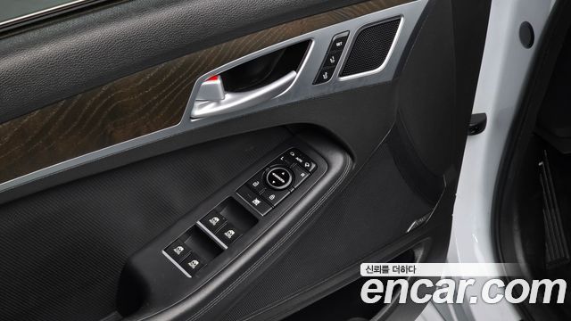 Hyundai Genesis 2016 — photo 17