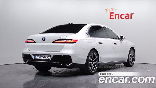 BMW 7-Series 2025 — photo 2