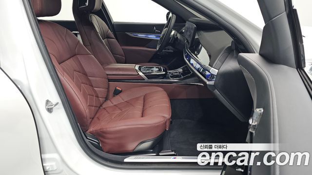 BMW 7-Series 2025 — photo 10