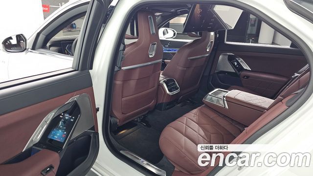 BMW 7-Series 2025 — photo 13