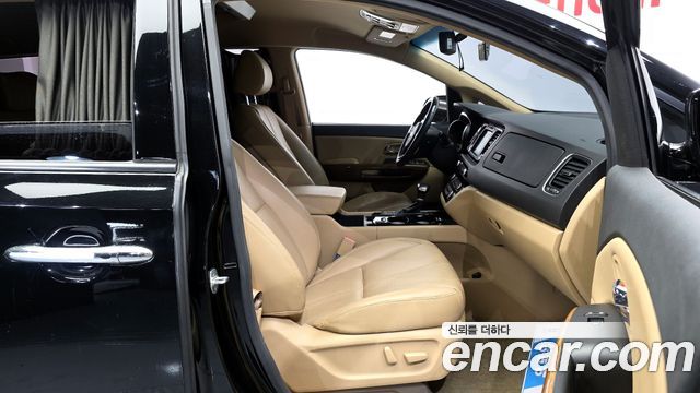 Kia Canival 2017 — photo 10