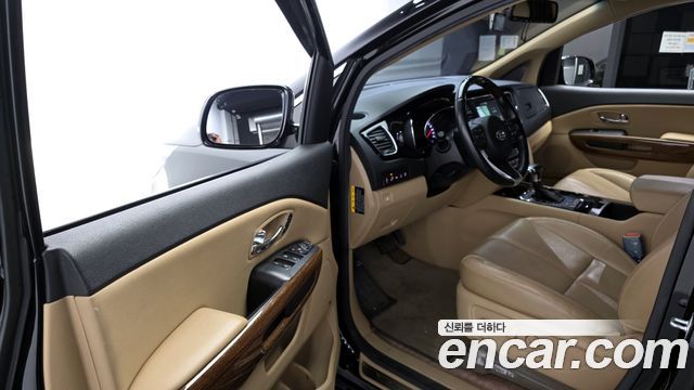Kia Canival 2017 — photo 11