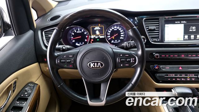 Kia Canival 2017 — photo 13