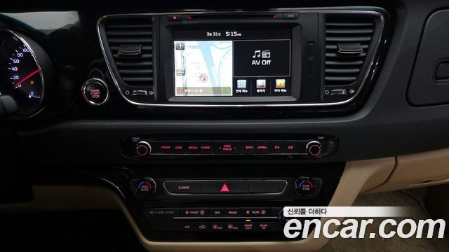 Kia Canival 2017 — photo 14