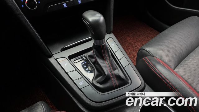 Hyundai AVANTE 2017 — photo 9