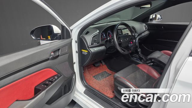 Hyundai AVANTE 2017 — photo 10