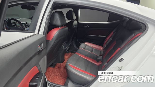 Hyundai AVANTE 2017 — photo 11