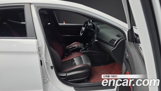 Hyundai AVANTE 2017 — photo 12