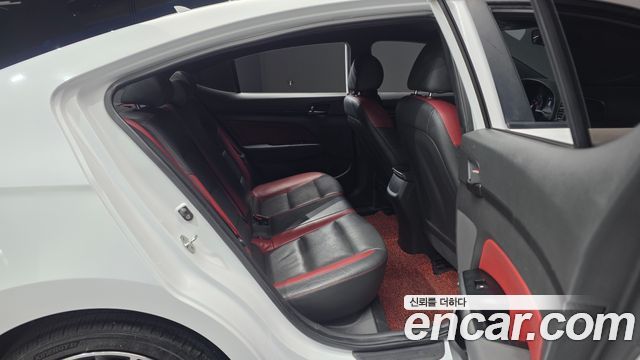 Hyundai AVANTE 2017 — photo 13