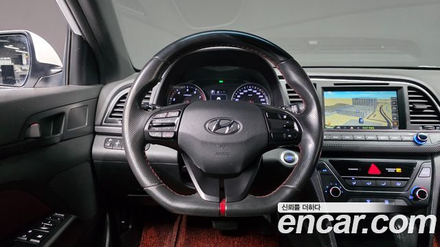Hyundai AVANTE 2017 — photo 17