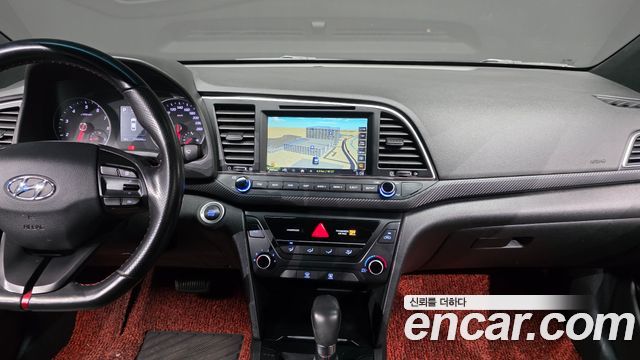 Hyundai AVANTE 2017 — photo 18