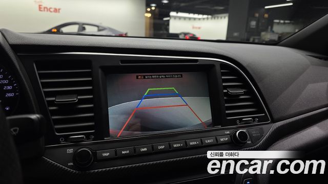 Hyundai AVANTE 2017 — photo 19