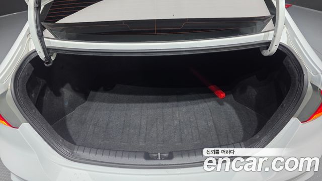 Hyundai AVANTE 2017 — photo 20