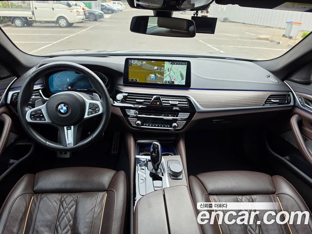 BMW 5-Series 2021 — photo 10