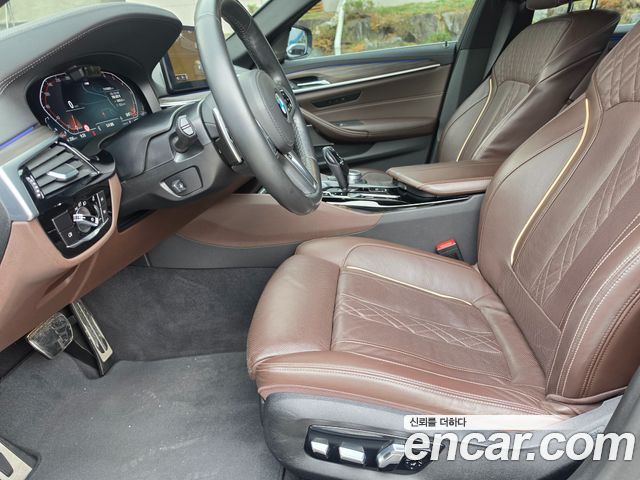 BMW 5-Series 2021 — photo 12