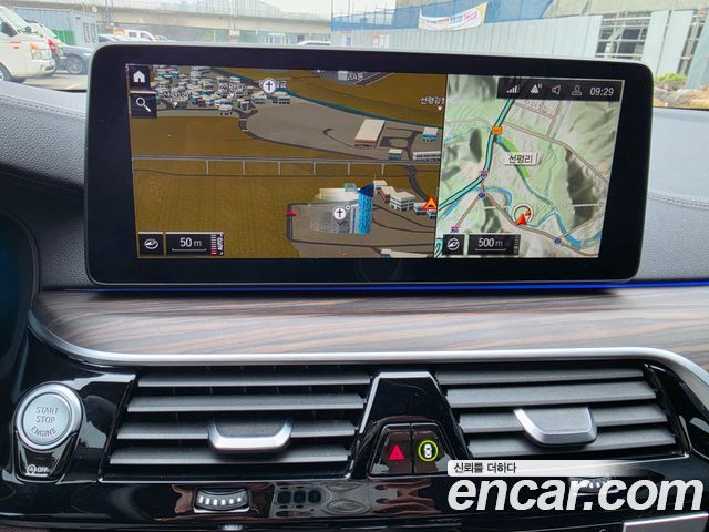 BMW 5-Series 2021 — photo 14
