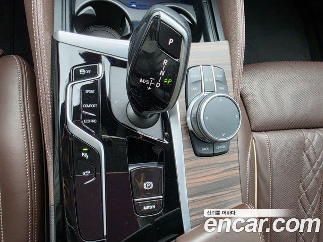 BMW 5-Series 2021 — photo 16