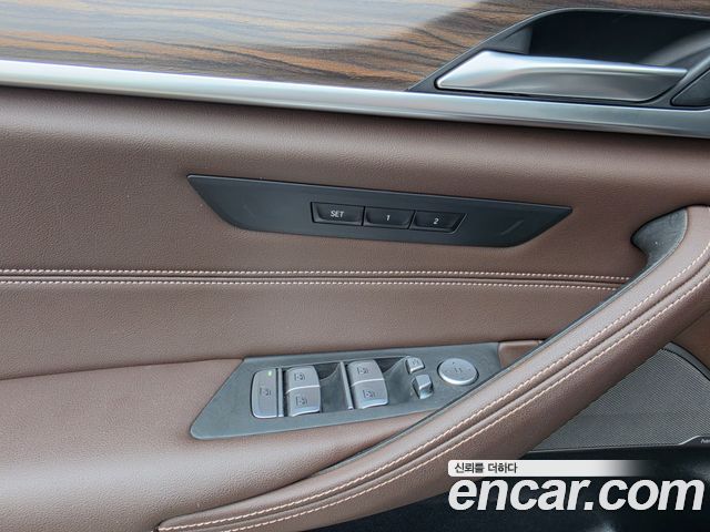 BMW 5-Series 2021 — photo 17