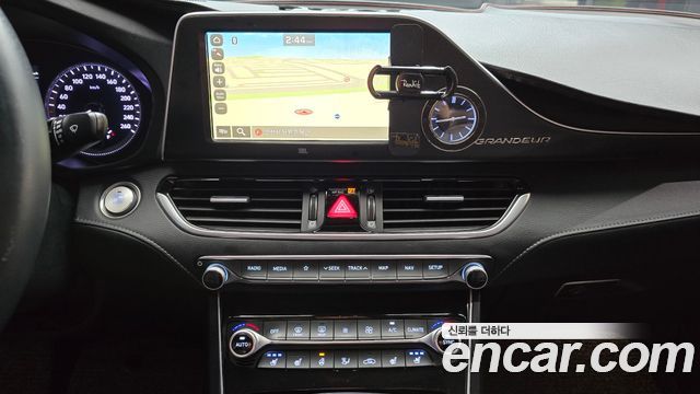 Hyundai Grandeur 2018 — photo 15