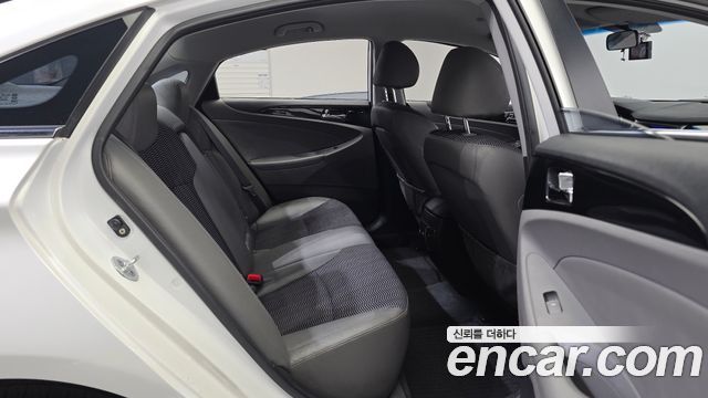 Hyundai Sonata 2010 — photo 12