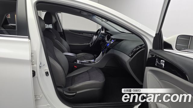 Hyundai Sonata 2010 — photo 13