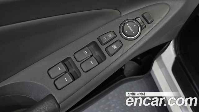 Hyundai Sonata 2010 — photo 14