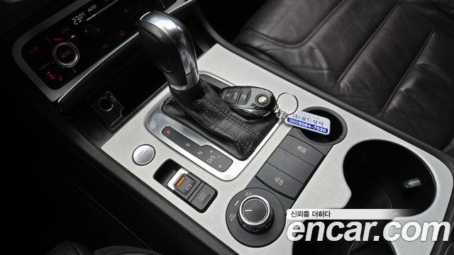 Volkswagen Touareg 2014 — photo 9