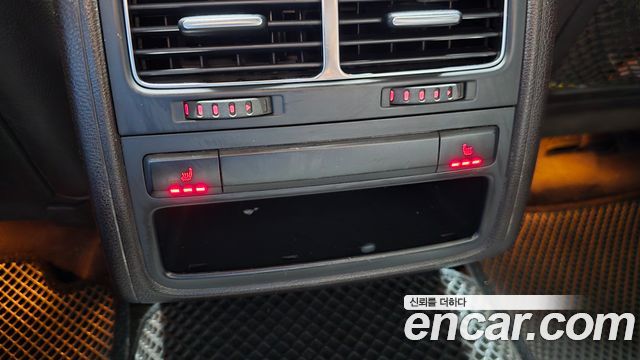 Volkswagen Touareg 2014 — photo 18
