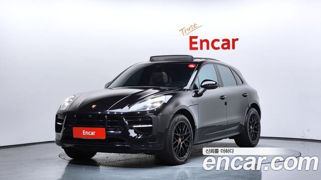 Porsche Macan 2021 — photo 1
