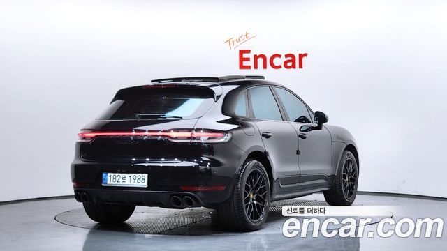 Porsche Macan 2021 — photo 2