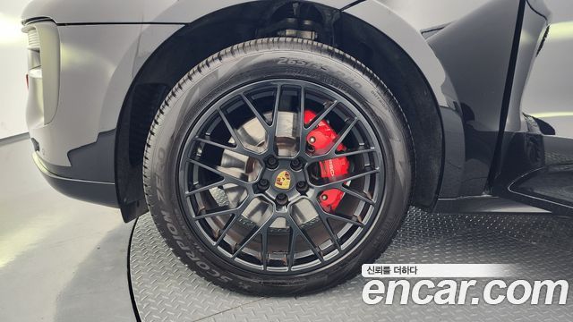 Porsche Macan 2021 — photo 5