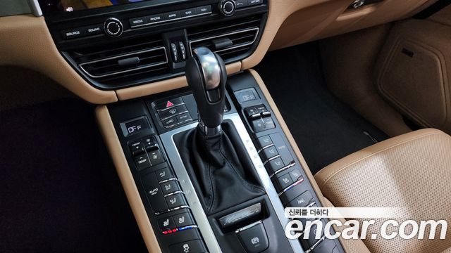 Porsche Macan 2021 — photo 9