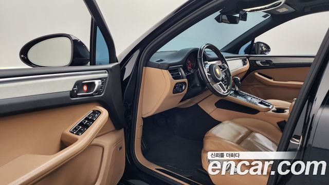 Porsche Macan 2021 — photo 10