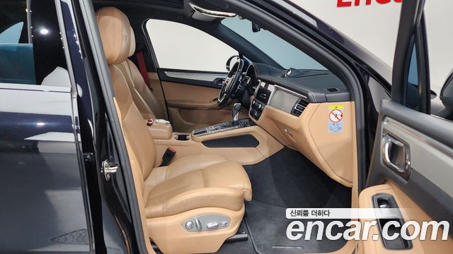 Porsche Macan 2021 — photo 11