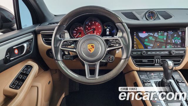 Porsche Macan 2021 — photo 13
