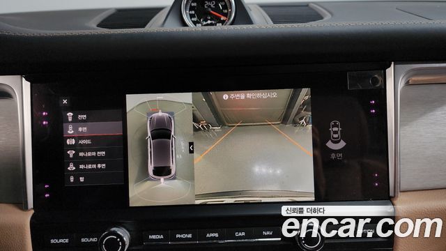 Porsche Macan 2021 — photo 15
