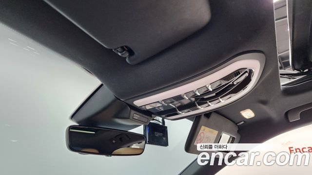 Porsche Macan 2021 — photo 17