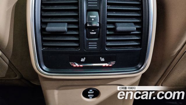 Porsche Macan 2021 — photo 19