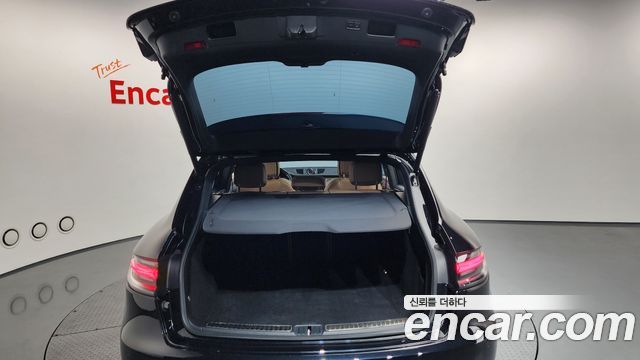 Porsche Macan 2021 — photo 20