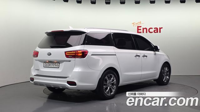 Kia Canival 2019 — photo 2