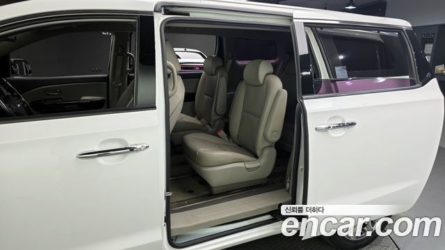 Kia Canival 2019 — photo 11