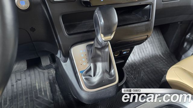 Hyundai Staria 2022 — photo 9