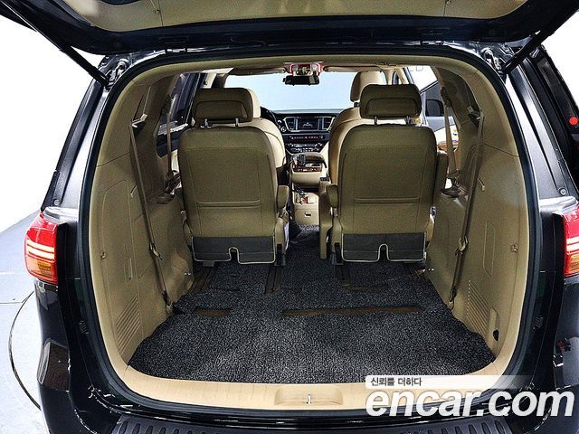 Kia Canival 2017 — photo 8