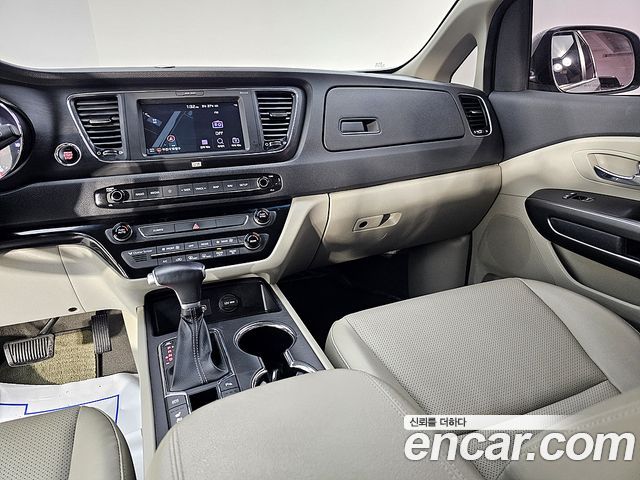 Kia Canival 2019 — photo 9