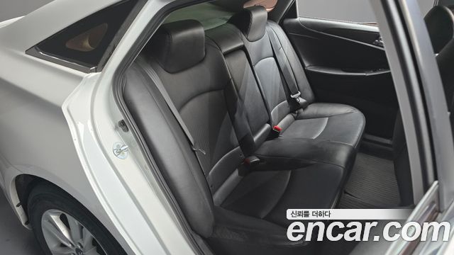 Hyundai Sonata 2012 — photo 13